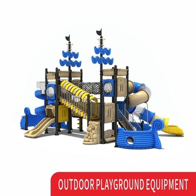 Privates Kinderspielplatz mit S-Form